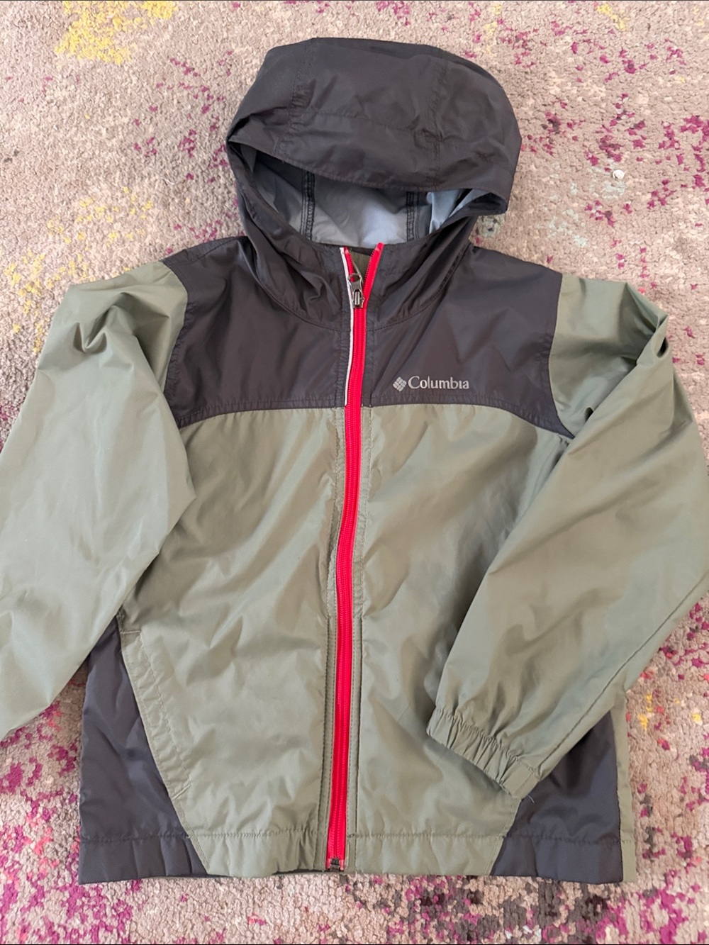Columbia Kids Olive & Charcoal Hooded Jacket with Red Zip xs size 6/7